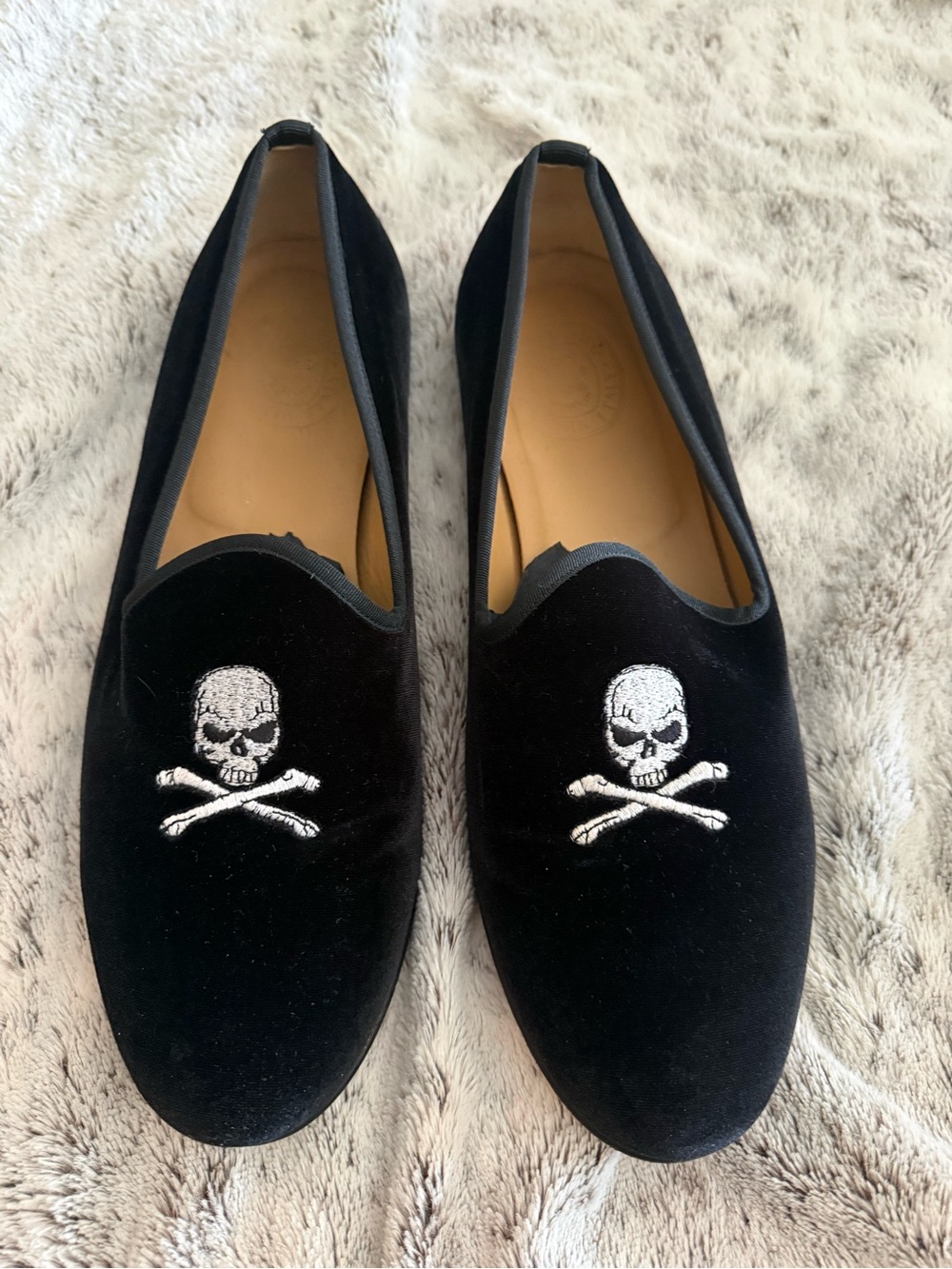 Del Toro Black Velvet Skull & Crossbones Slip-On Loafers